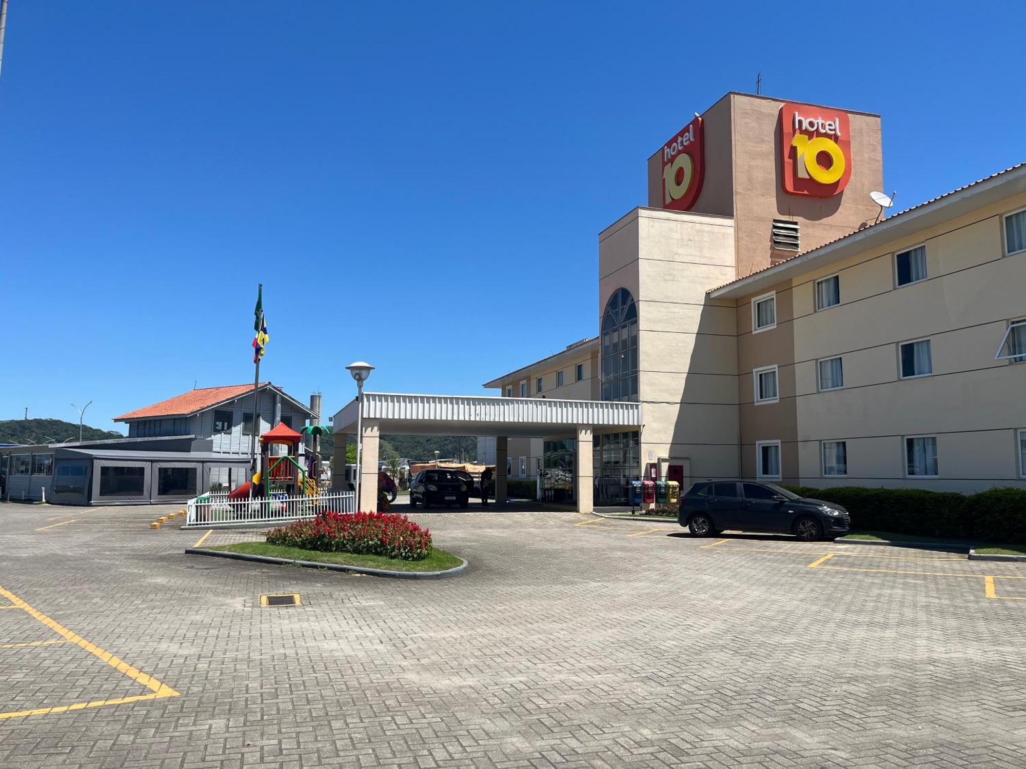 Hotel 10 Itajai/Navegantes Bagian luar foto
