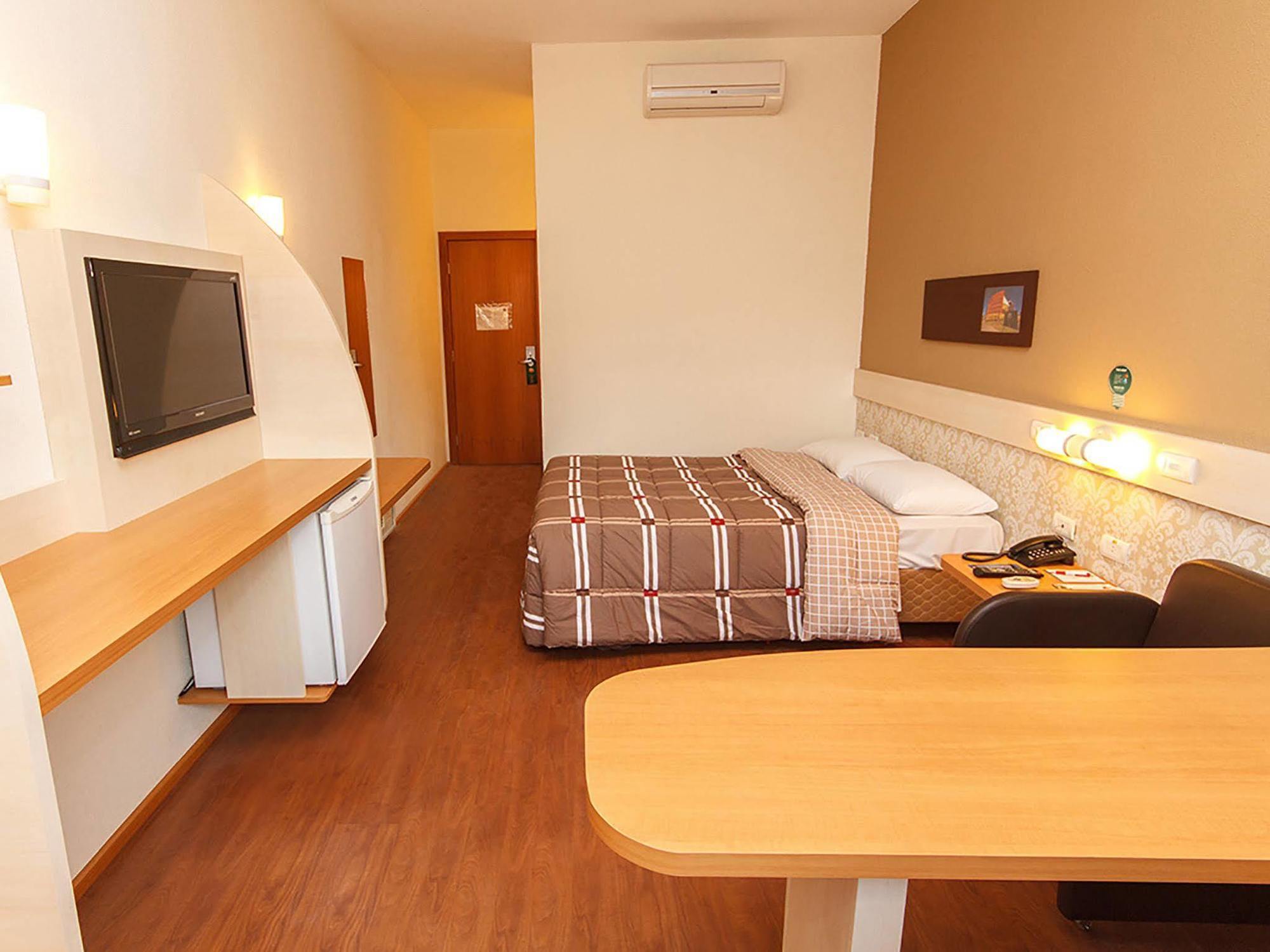 Hotel 10 Itajai/Navegantes Bagian luar foto